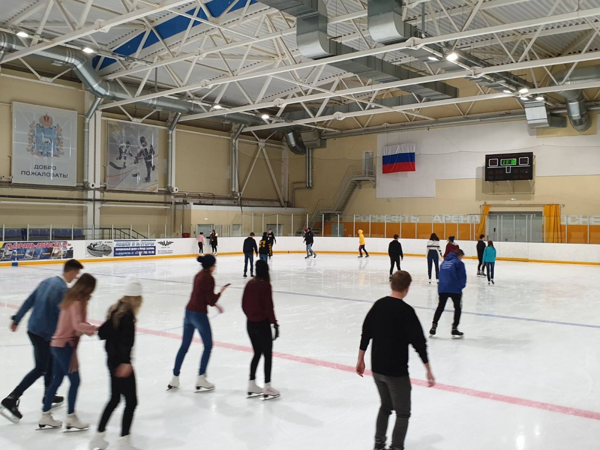 Ледовый дворец смоленск массовое. Ледовый дворец Смоленск. Каток Смоленск Ледовый дворец. Ледовая Арена Сызрань. Ледовый дворец Смоленск на 25 сентября.