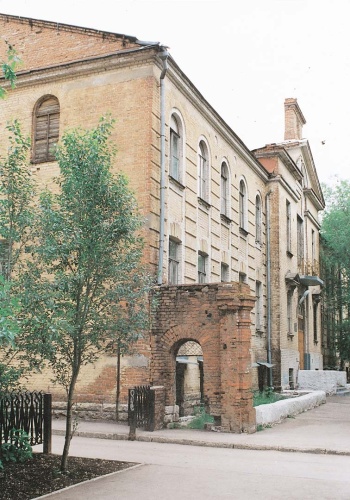 Школа № 4 , где шли занятия КПИ в 1942-1945 гг