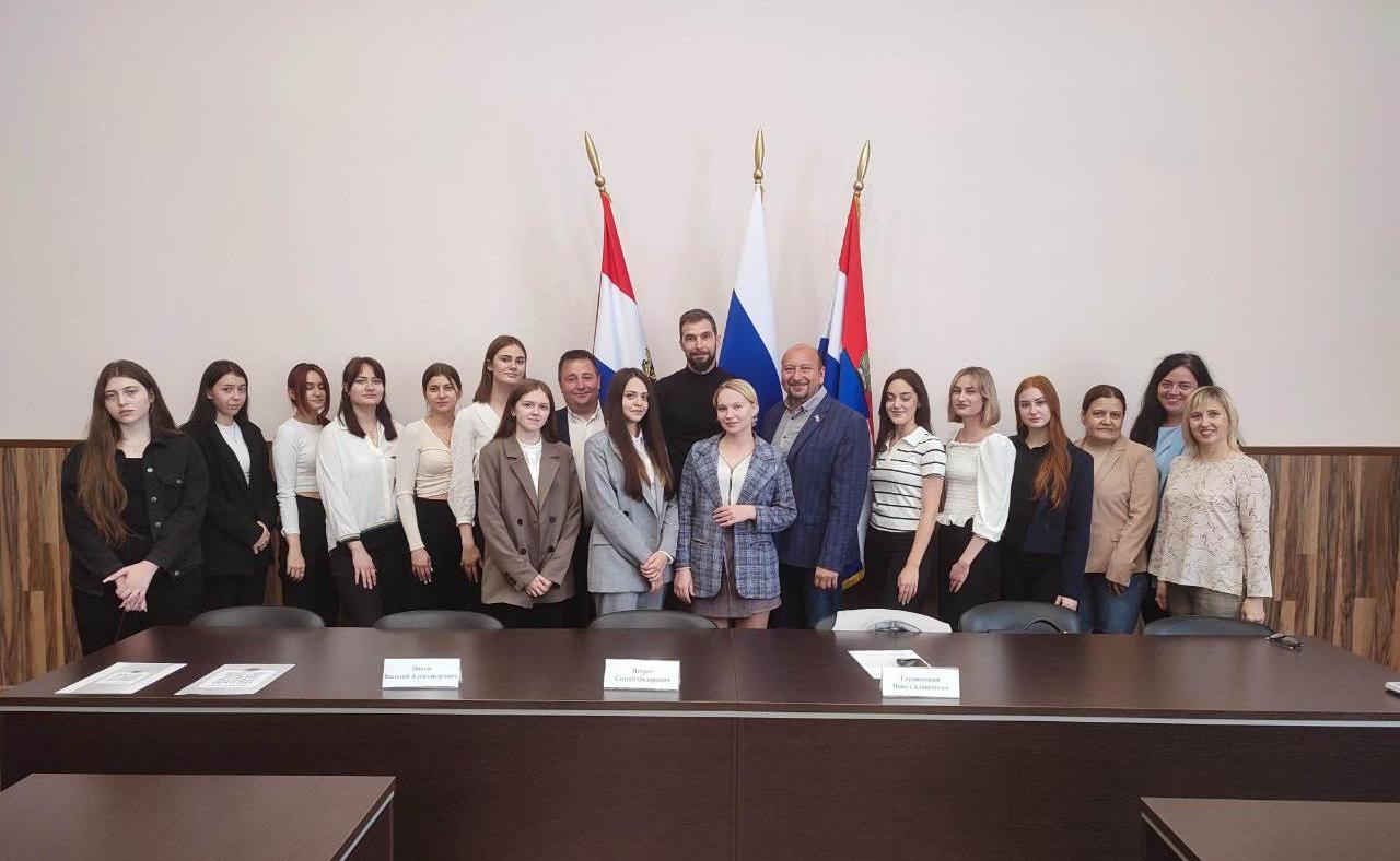 Представители Совета депутатов Советского внутригородского района встретились со студентами СГЭУ