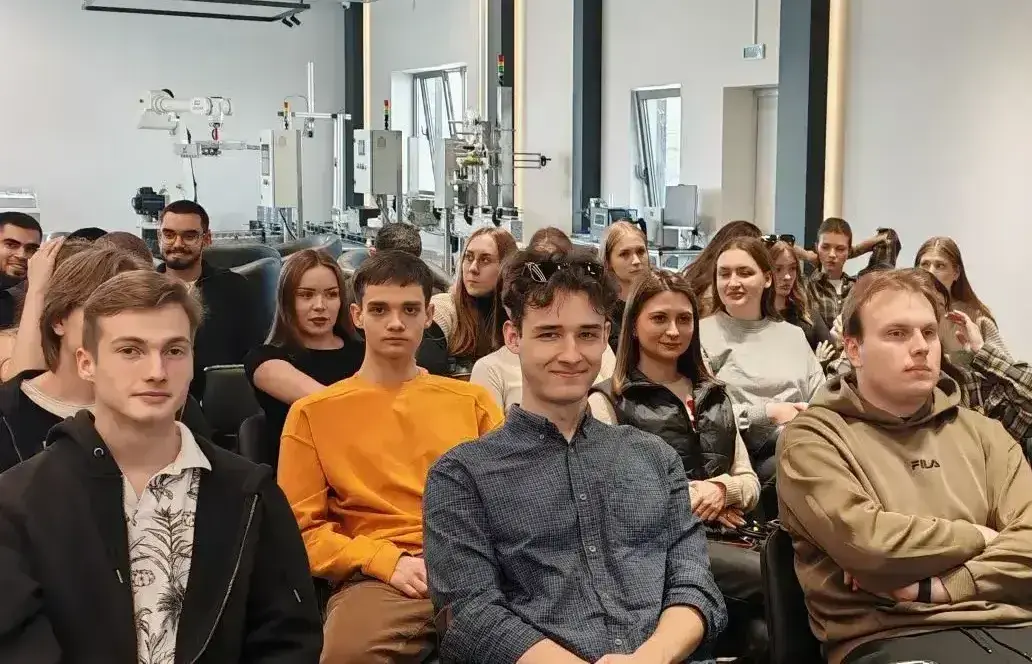 Будущее индустрии: делегация ИЭП познакомилась с роботами в ЦРПР «Тесвел»